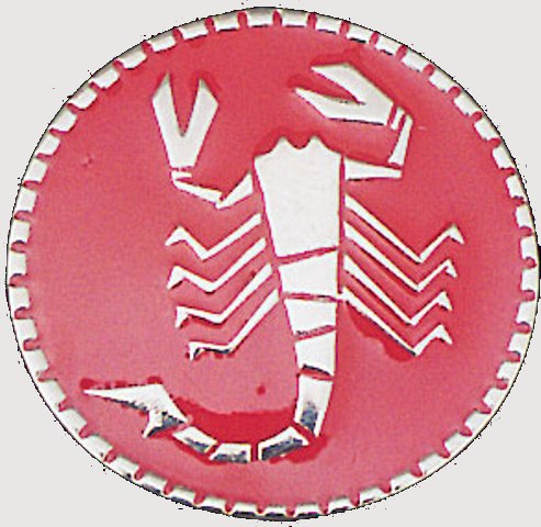 ART.A061 Stemma Abarth per coppe ruote Ř 53 mm fondo rosso smaltato ART.A061 Stemma Abarth per coppe ruote Ř 53 mm fondo rosso smaltato