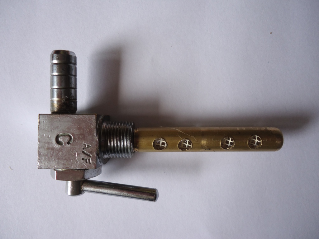 Rubinetto benzina per GUZZI Stornello, Q.16, 12x1, D. 8-9 mm, codulo opposto senza riserva Rubinetto benzina per GUZZI Stornello, Q.16, 12x1, D. 8-9 mm, codulo opposto senza riserva
