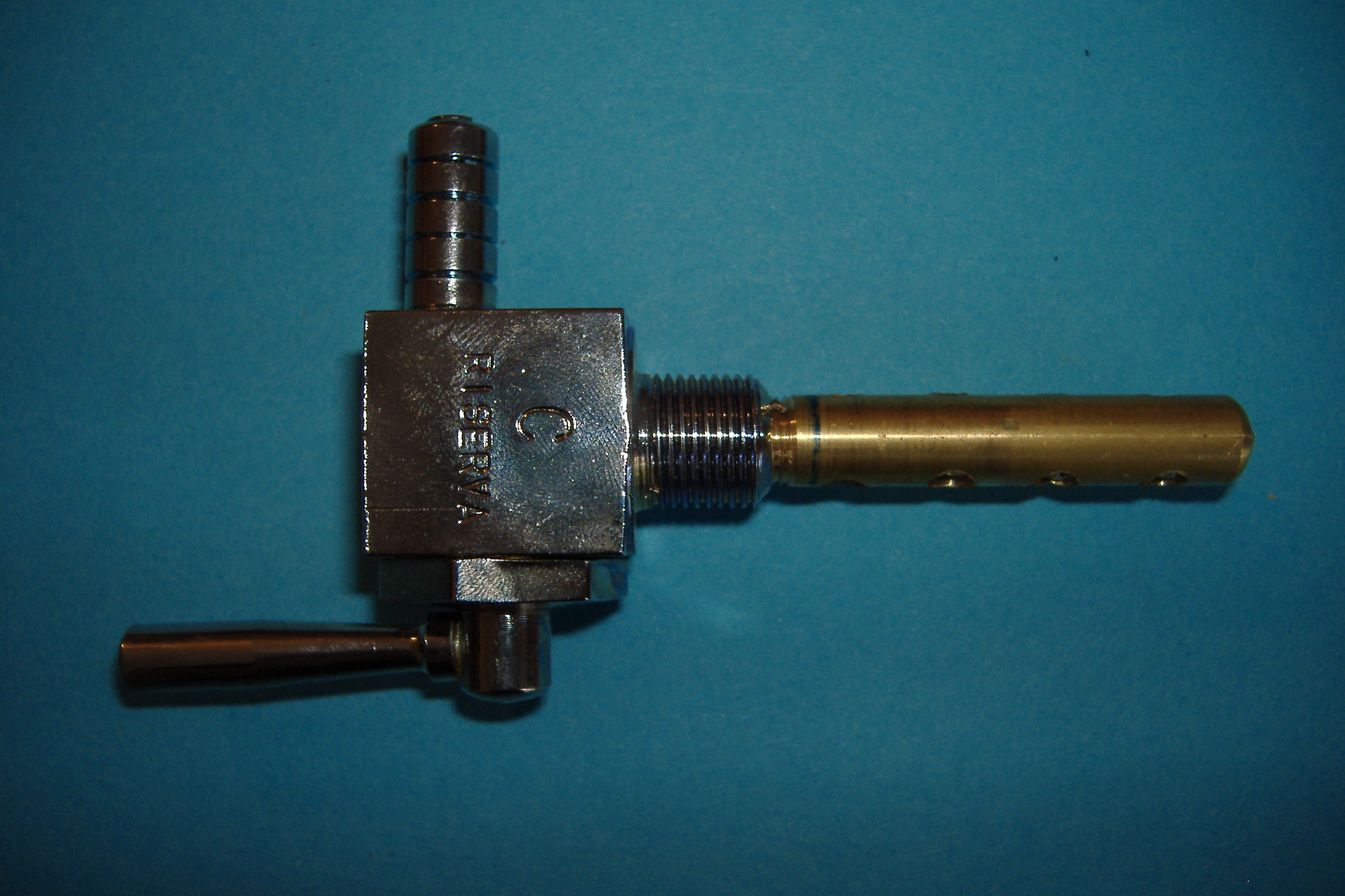 Rubinetto benzina per GUZZI V7 Special, Q. 20, 12x1, con scritta riserva, senza riserva Rubinetto benzina per GUZZI V7 Special, Q. 20, 12x1, con scritta riserva, senza riserva