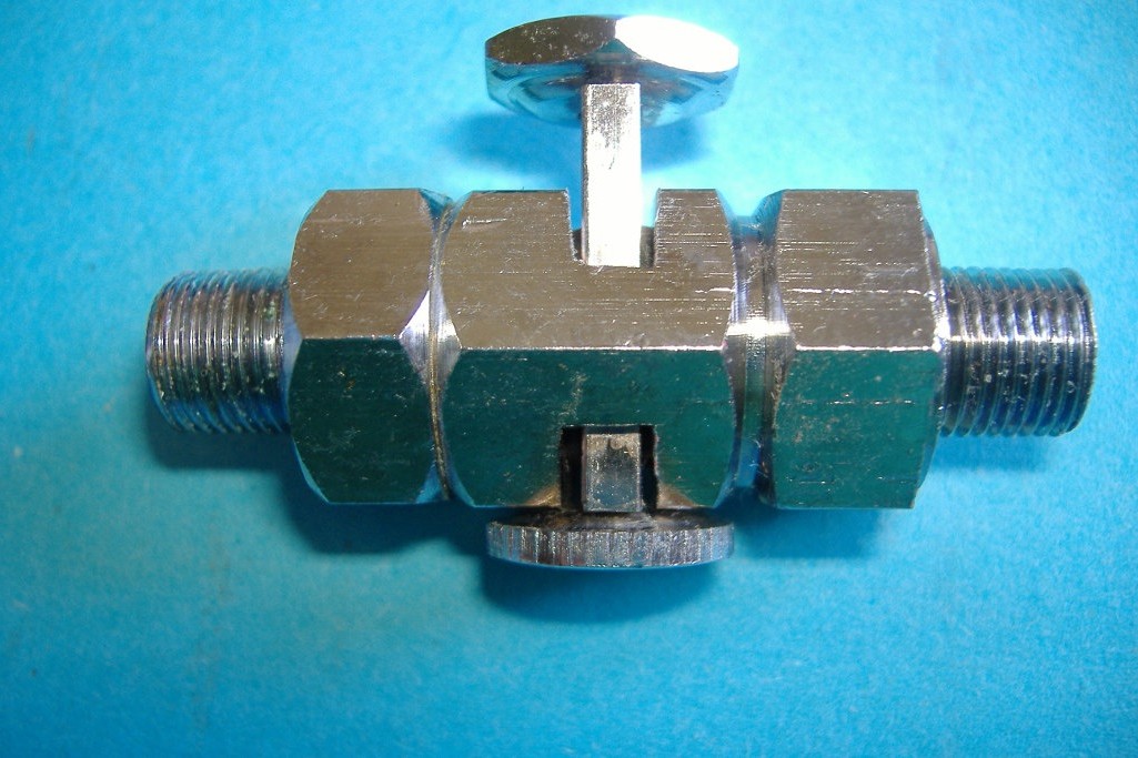 A cassetto per moto di nazionalità inglese, passo dei filetti 3/8 3/8 A cassetto per moto di nazionalità inglese, passo dei filetti 3/8 3/8